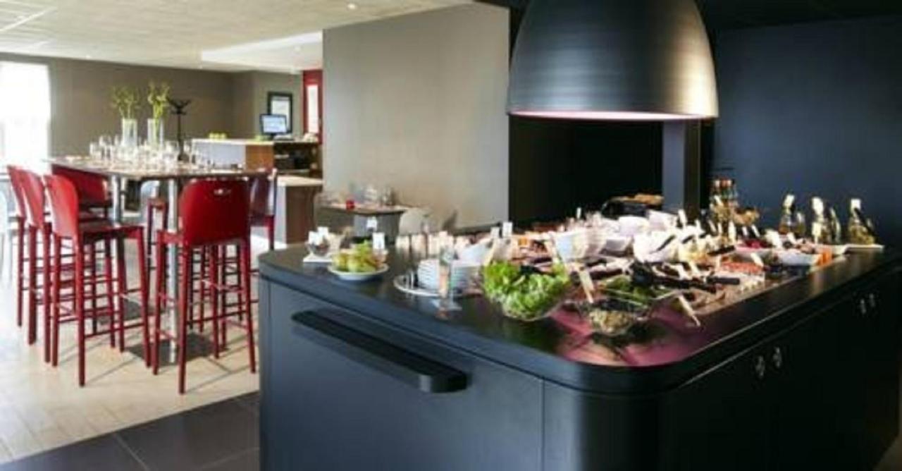 Campanile Lille - Seclin Hotel Bagian luar foto