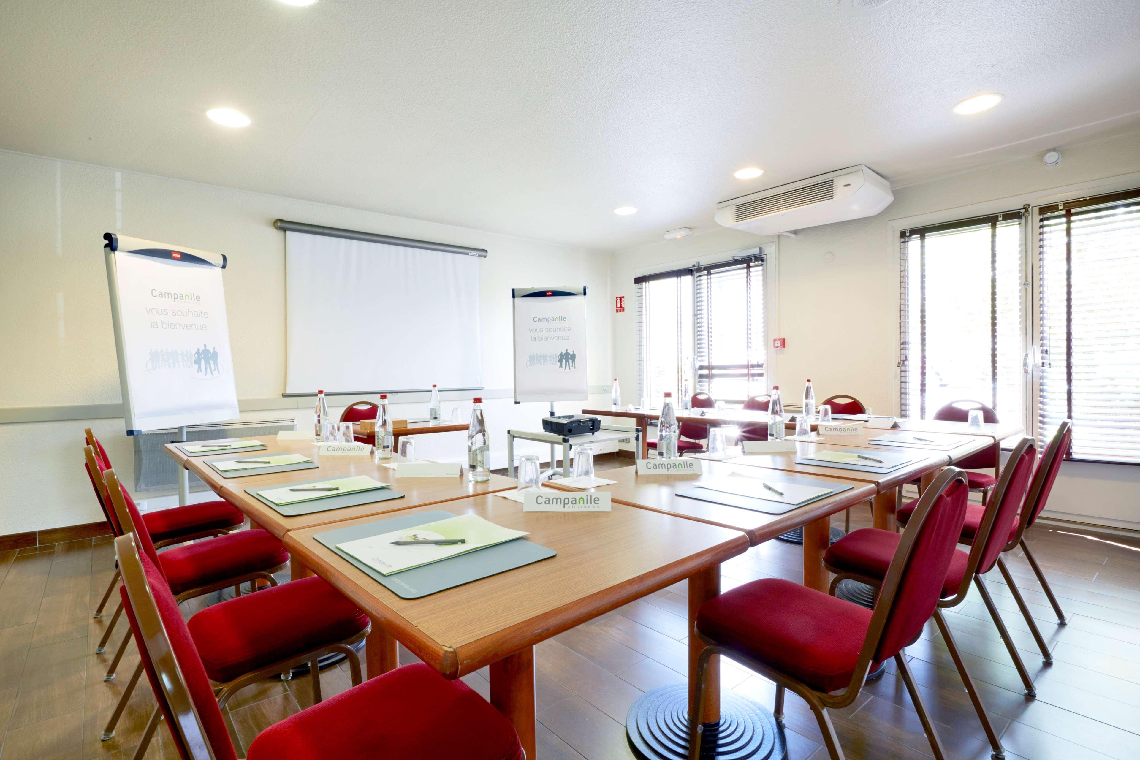 Campanile Lille - Seclin Hotel Bagian luar foto