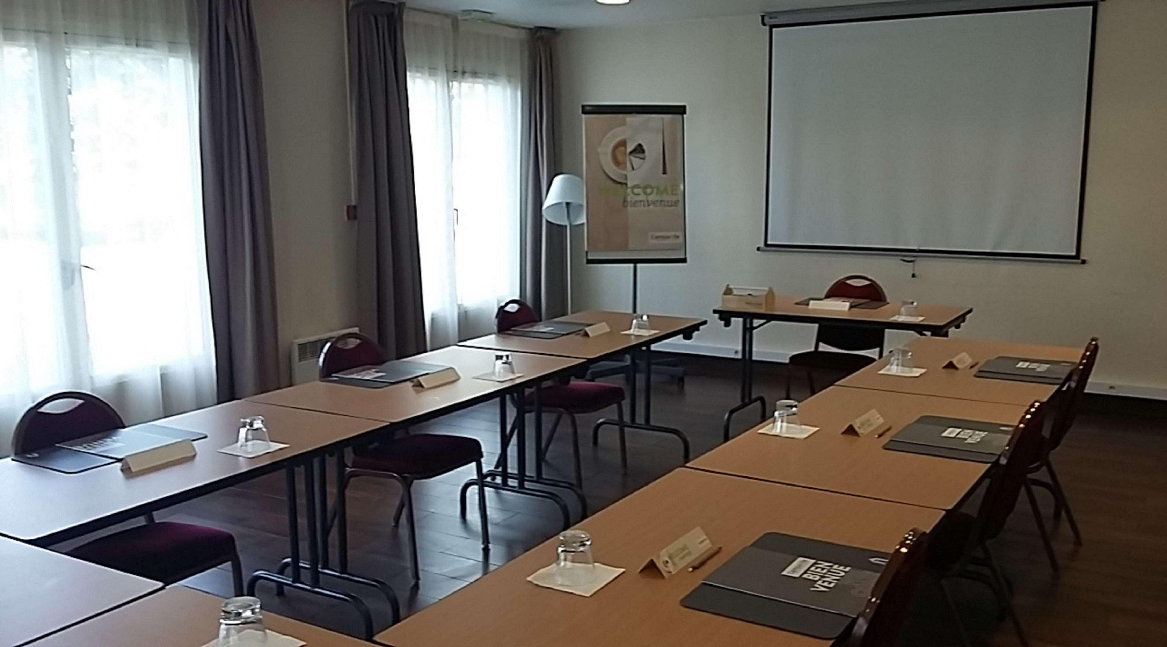 Campanile Lille - Seclin Hotel Bagian luar foto