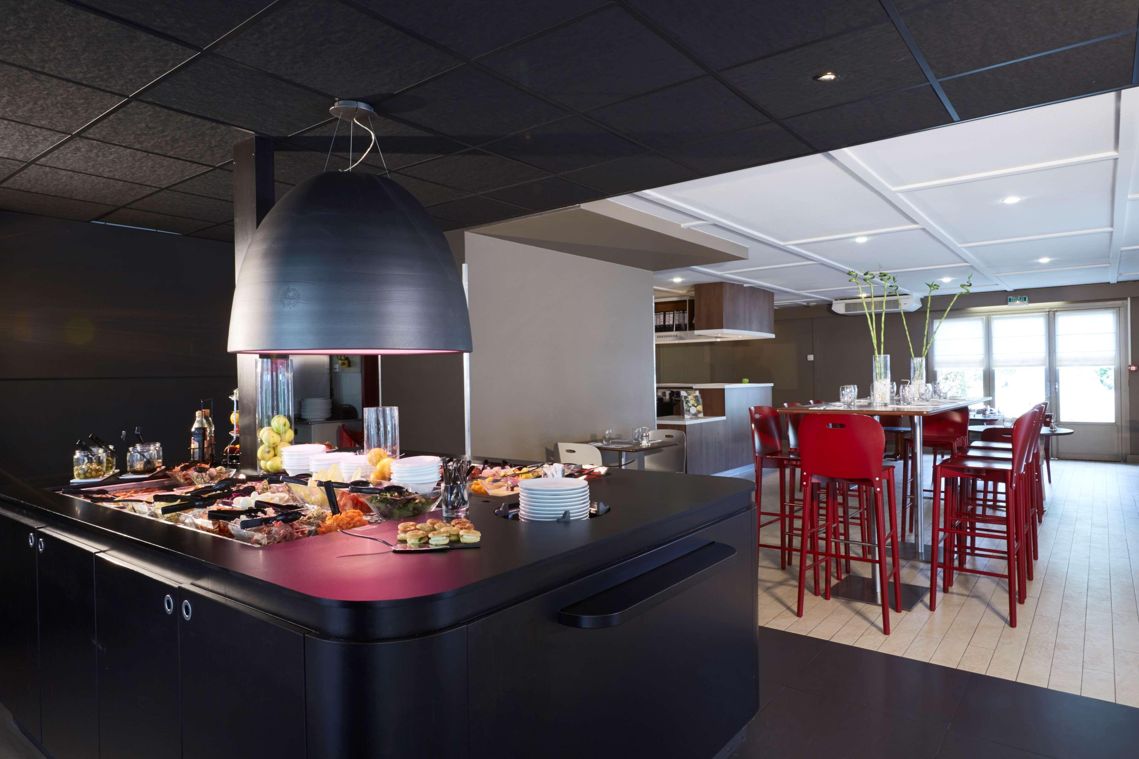 Campanile Lille - Seclin Hotel Bagian luar foto