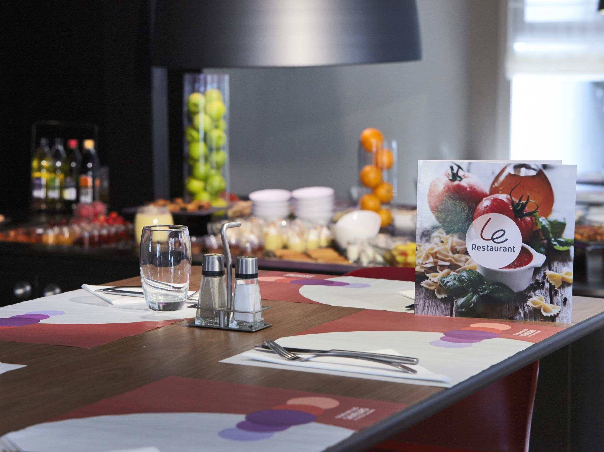 Campanile Lille - Seclin Hotel Bagian luar foto