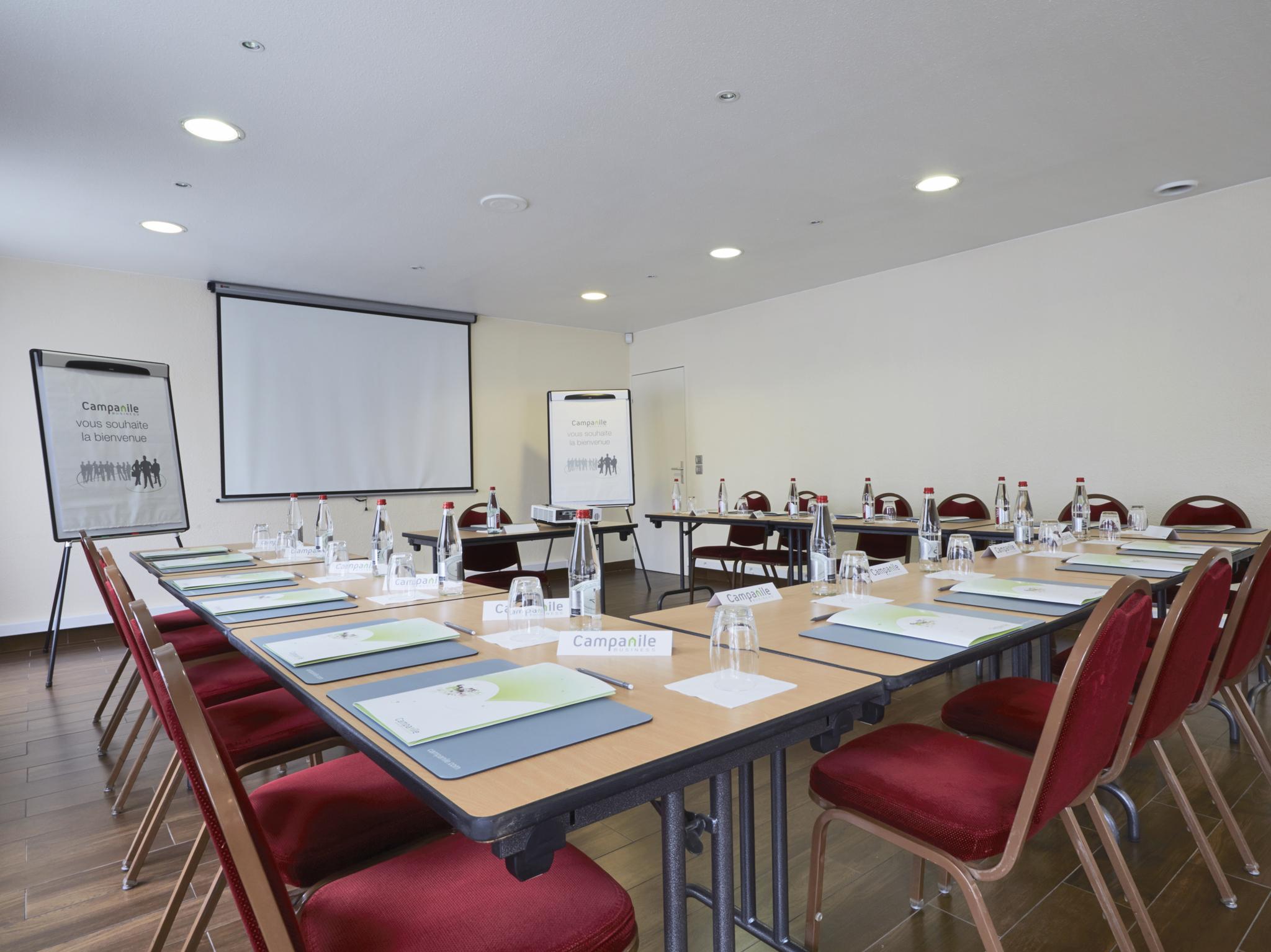 Campanile Lille - Seclin Hotel Bagian luar foto