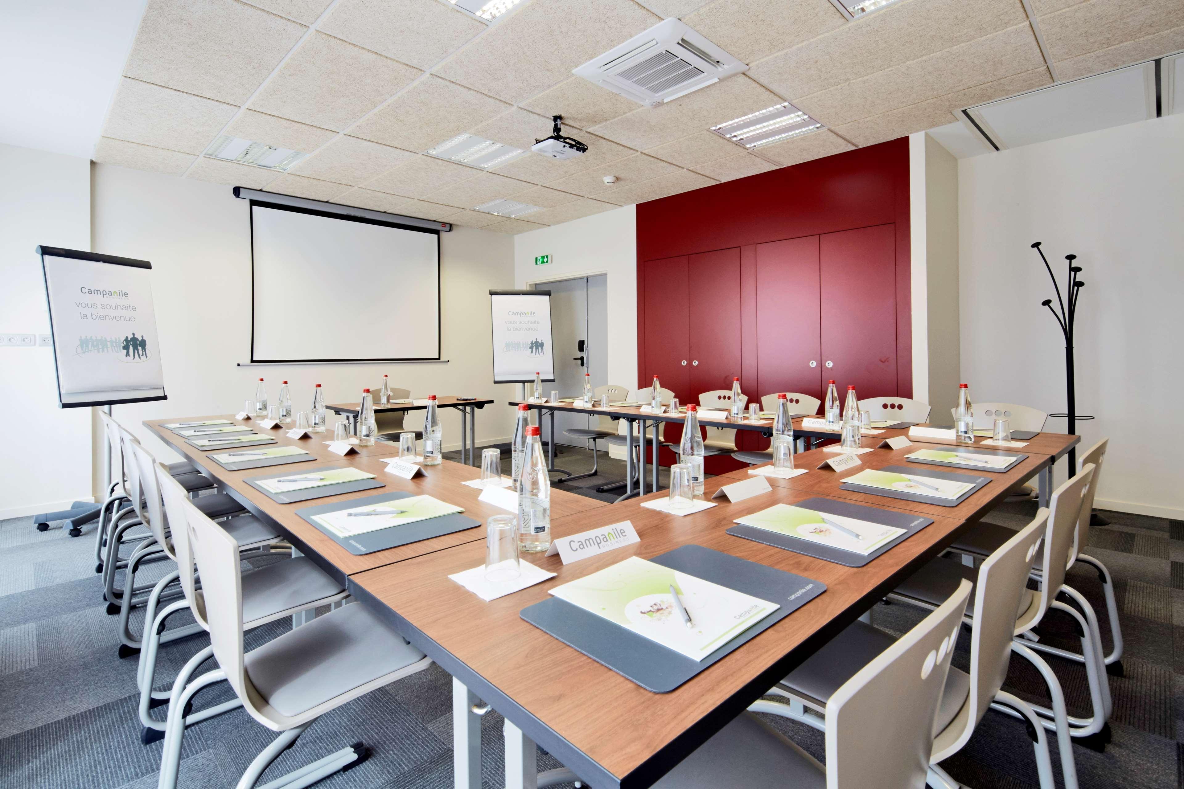 Campanile Lille - Seclin Hotel Bagian luar foto