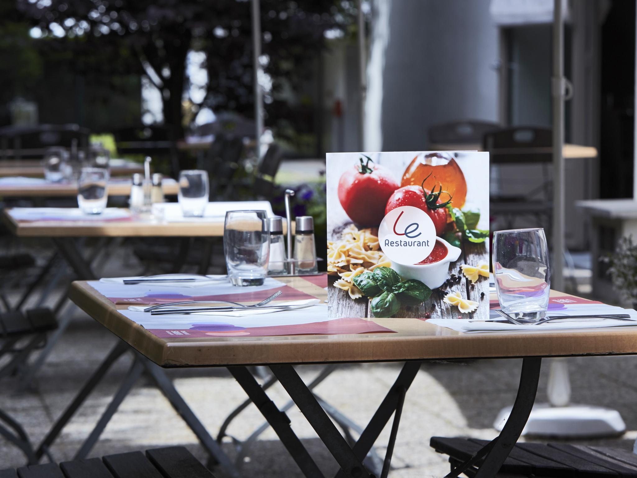 Campanile Lille - Seclin Hotel Bagian luar foto