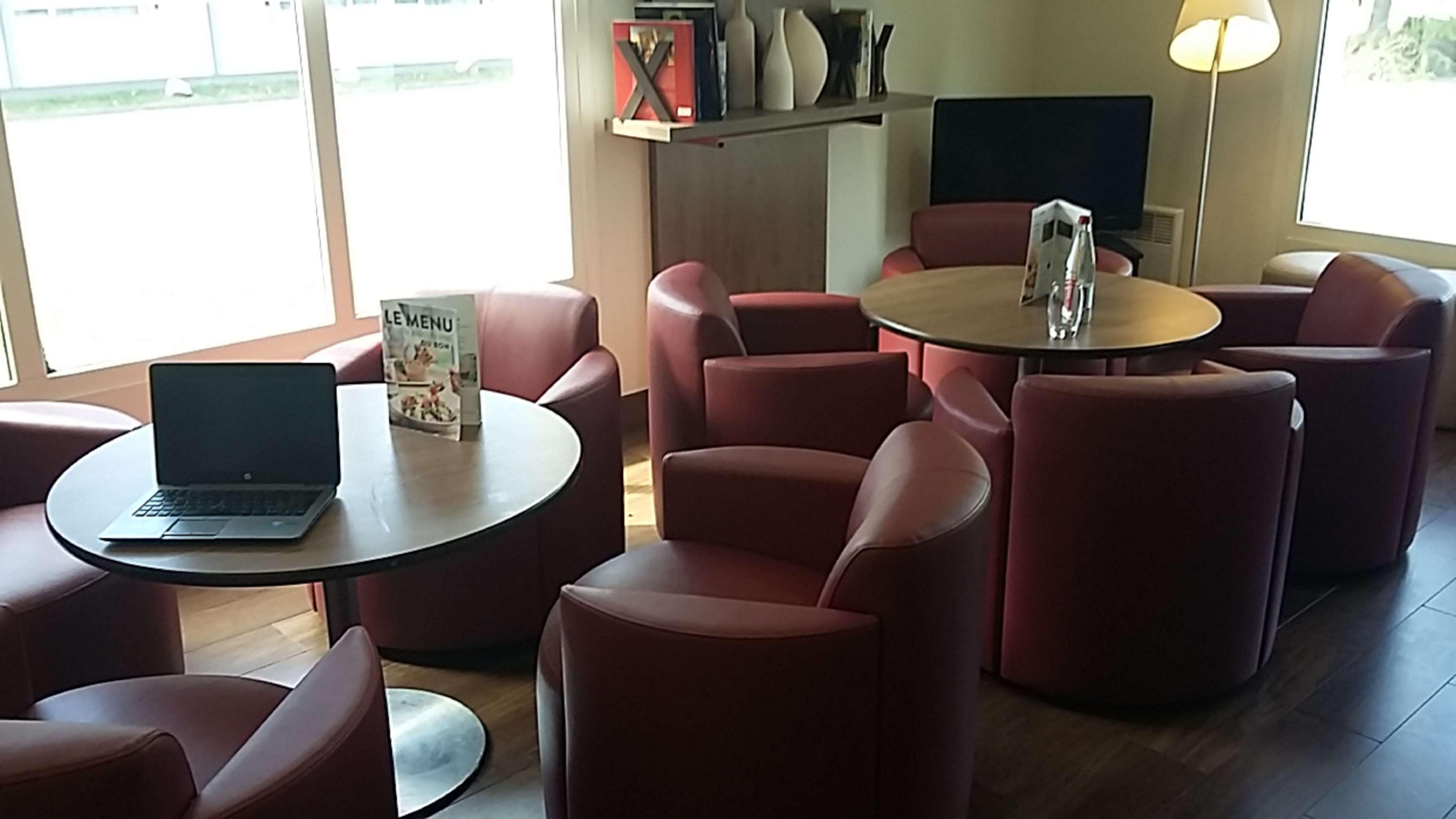 Campanile Lille - Seclin Hotel Bagian luar foto