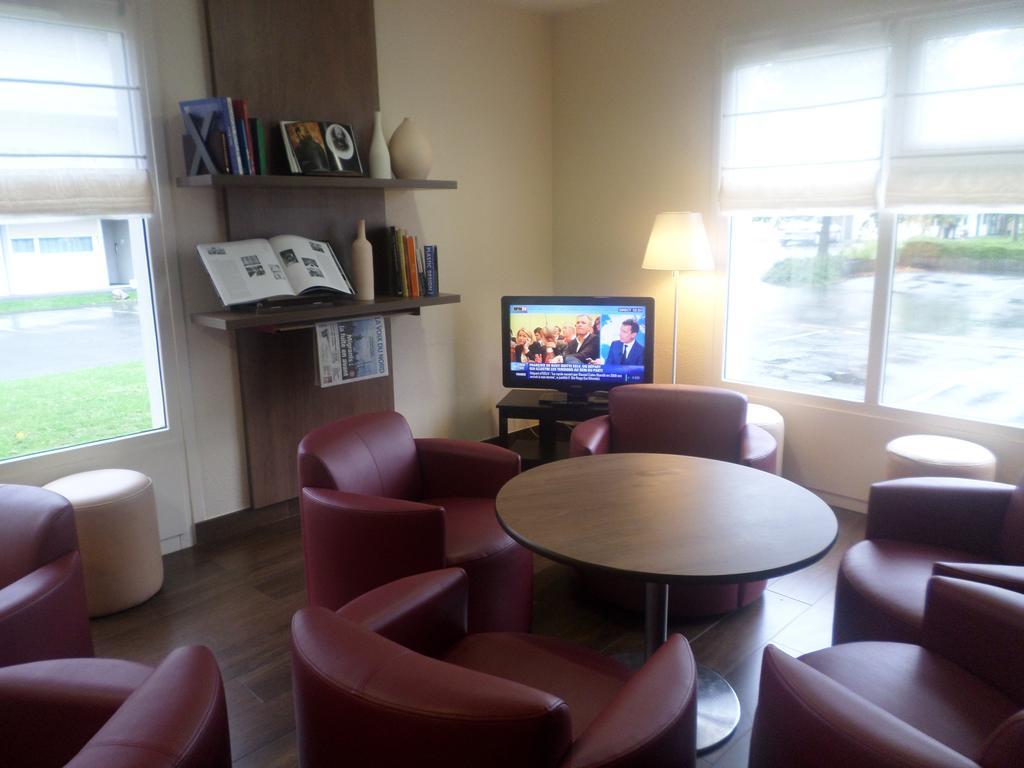 Campanile Lille - Seclin Hotel Bagian luar foto