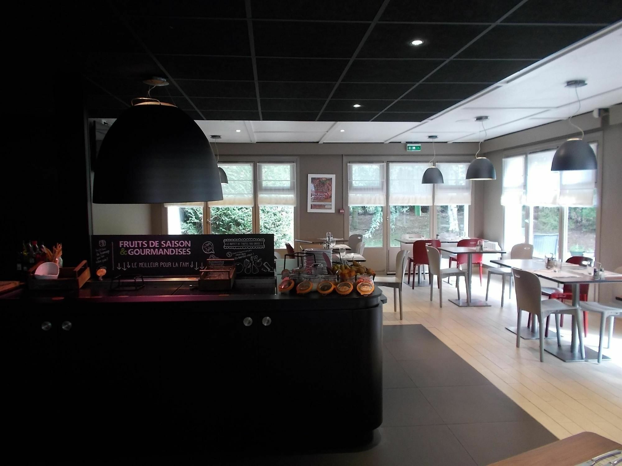 Campanile Lille - Seclin Hotel Bagian luar foto